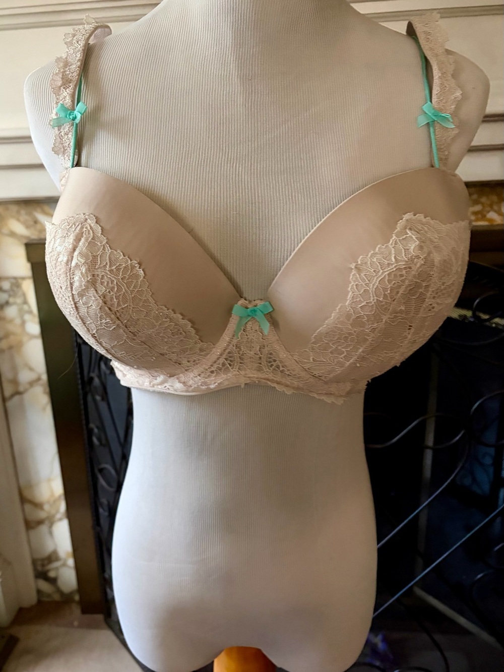 Victoria's Secret Beige dream angels Push-Up Bra with Aqua Accent Bows